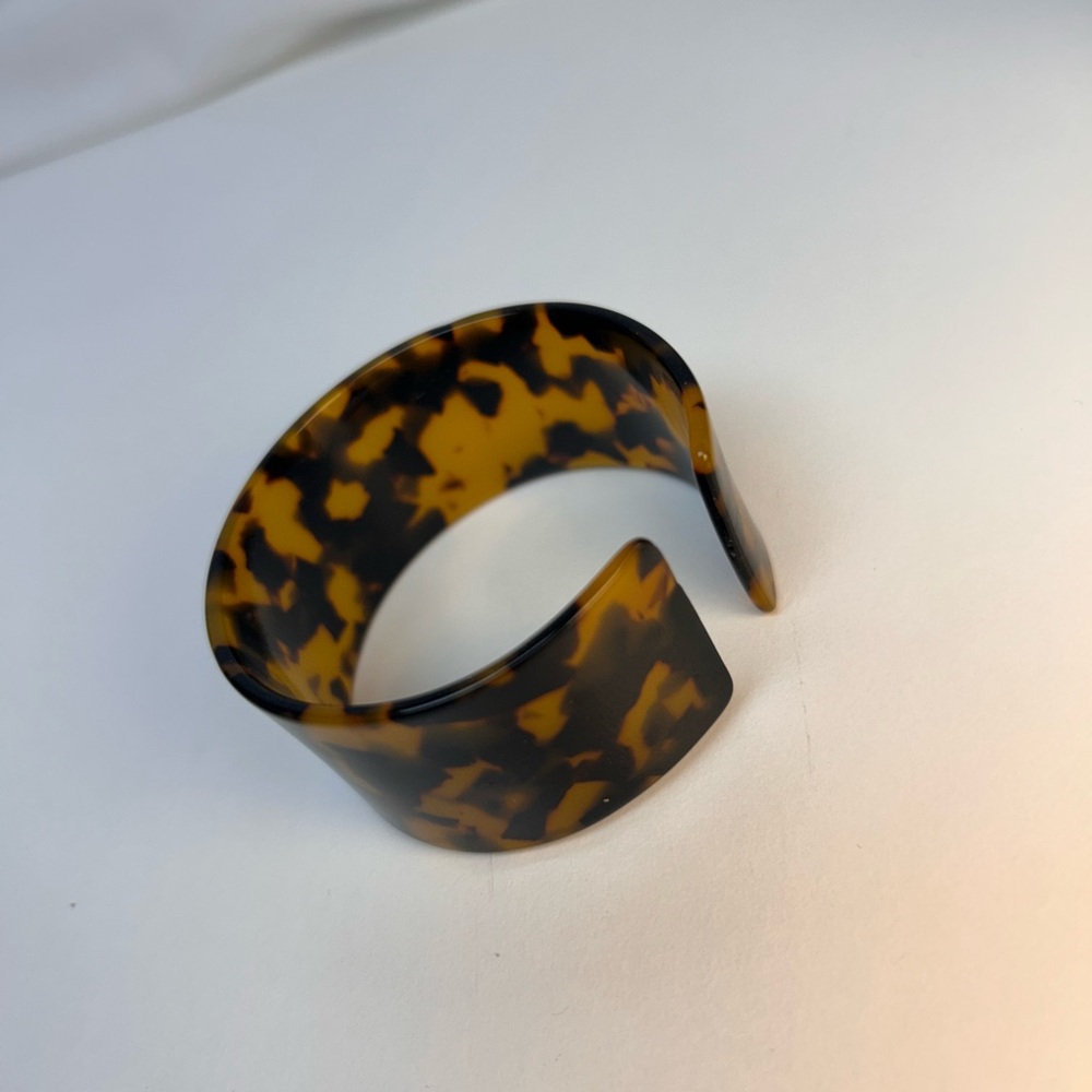 Tortoise Shell Cuff Bracelet - Picture 3 of 4